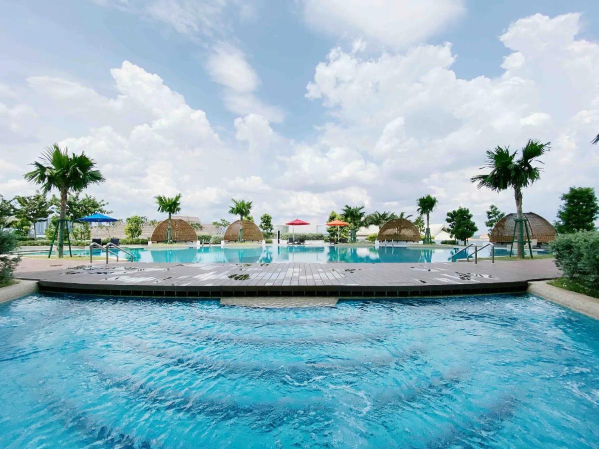 Almas Puteri Harbour Nusajaya Suite Room Exclusive Room 5 Min To Legoaland By Homespace Exterior photo